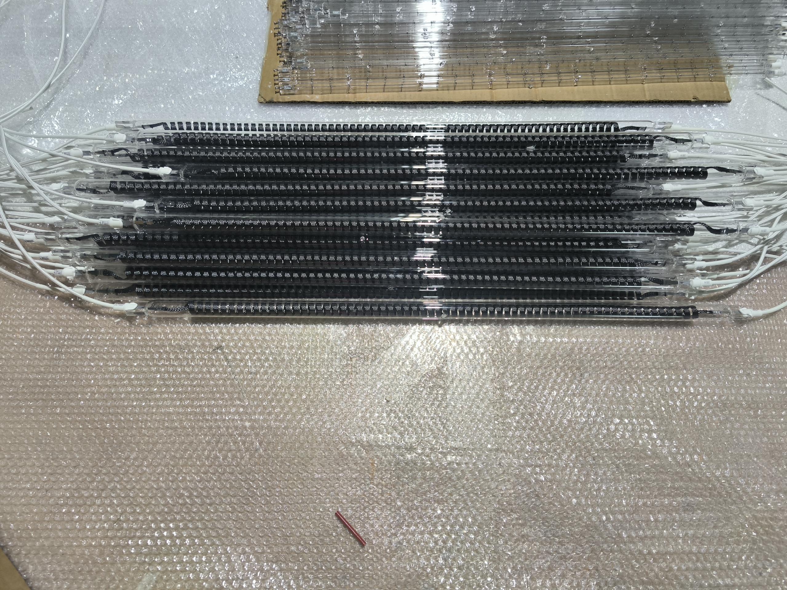 Analyse technique des lampes à chaleur infrarouge lointain en fibre de carbone transparente de 220 V et 1000 W